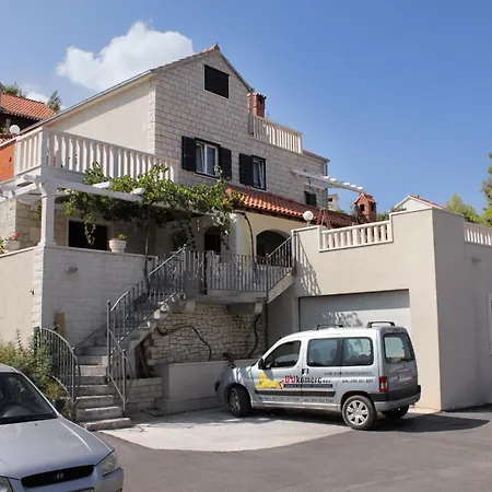 Family Friendly House With A Swimming Pool Postira, Brac - 5661 * ポスティレ