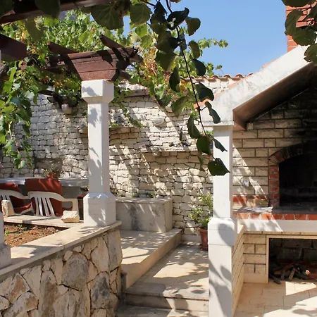 別荘 Family Friendly House With A Swimming Pool Postira, Brac - 5661 *